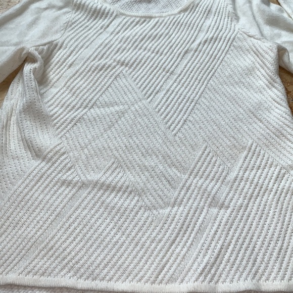 Westbound geometrical white on white with slits, longer in the back - Picture 3 of 7